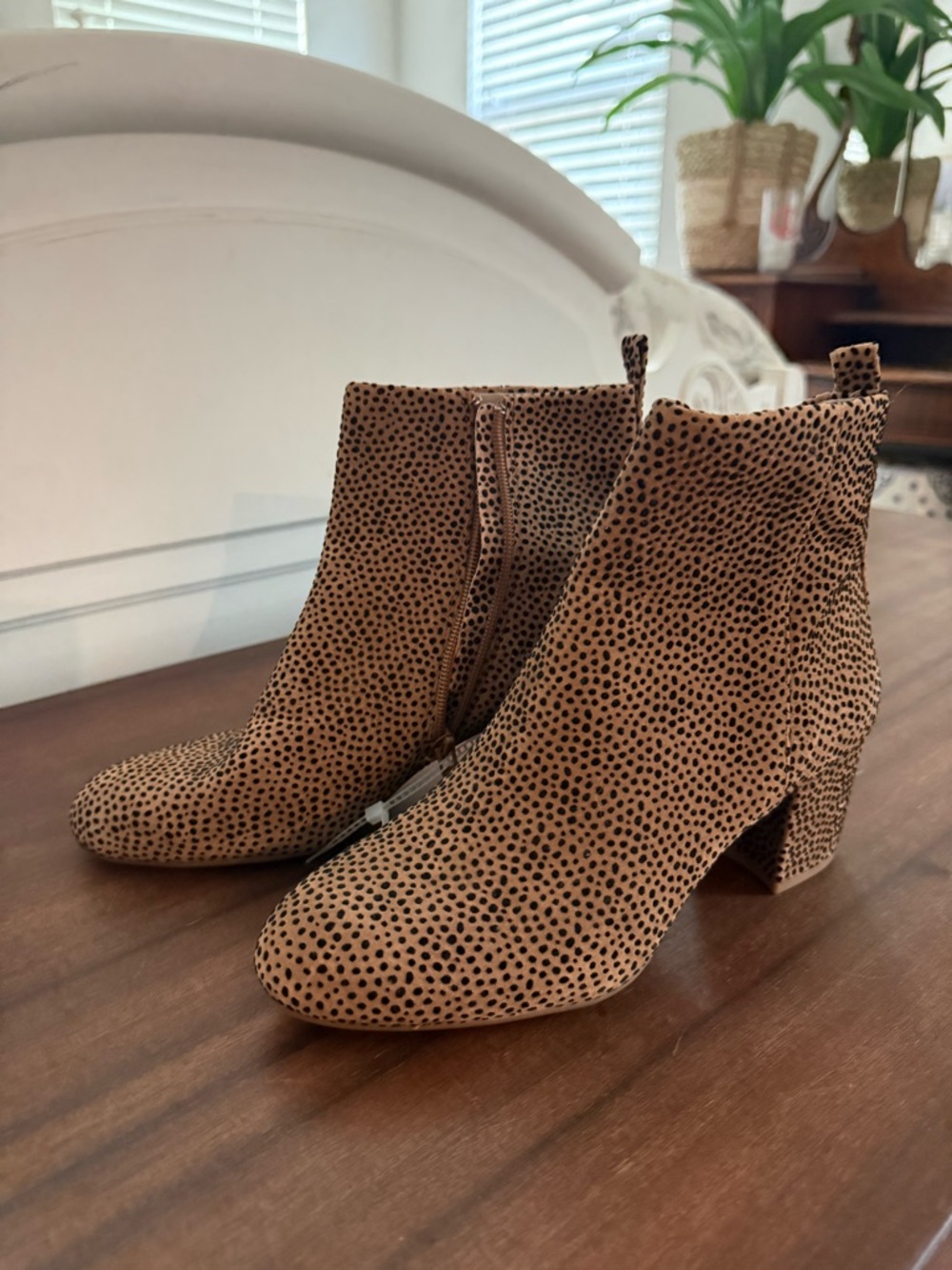 NWOB Gianni Bini Tan & Black Spotted Ankle Boots - Picture 2 of 5